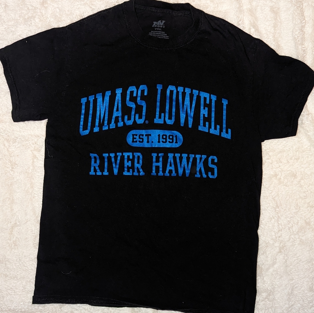 UMass Lowell women's t shirt size small